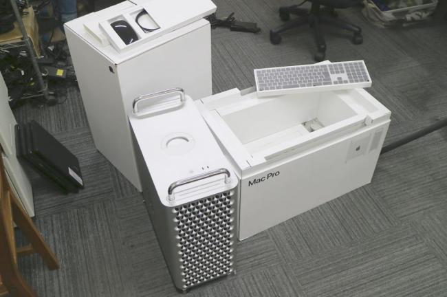 中古美品 Apple Mac Pro 2019 A1991 ワークステーション macOS 26 Tahoe 12コア Xeon W-3235 48GB NVMe 2TB-SSD Apple Radeon Pro W6800X MPXモジュール 無線 中古パソコン ゲーミングPC 管:1627f